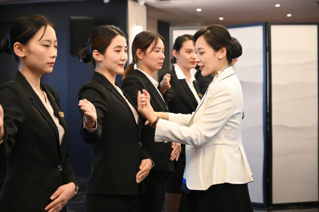 提升專業(yè)形象，鑄就會展服務(wù)新標(biāo)桿——探析禮儀管家服務(wù)與培訓(xùn)