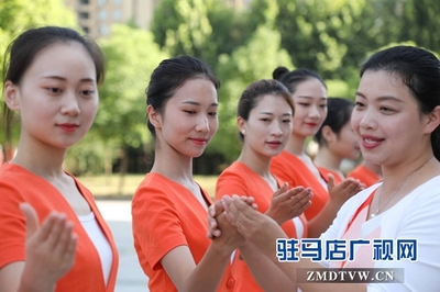 第二十一屆“中國農加工洽談會”政務講解員集體換裝亮相，禮儀服務再升級